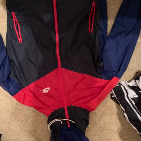 Nike Windrunner - Picture 2 of 2